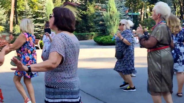 А МИ, МИ УКРАЇНЦІ! ТАНЦЫ ХАРЬКОВ УКРАИНА АВГУСТ 2023 смотреть онлайн