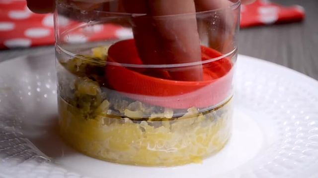 Быстрый и легкий рецепт свекольного салата на ужин, рецепт подойдет на новогодний стол. смотреть онлайн