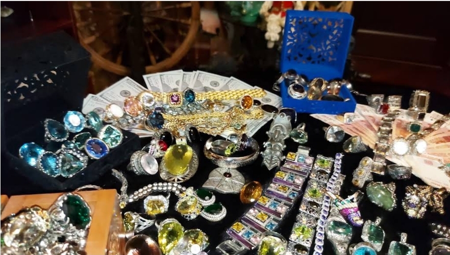 ХОЗЯЙКА МЕДНОЙ ГОРЫ И ИНЫЕ ДАРЫ. ВЕДЬМИНА ИЗБА ▶️ ИНГА ХОСРОЕВА. смотреть онлайн