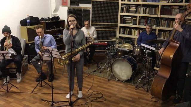 Песенка о хорошем настроении - Five Corners Jazz Ensemble смотреть онлайн