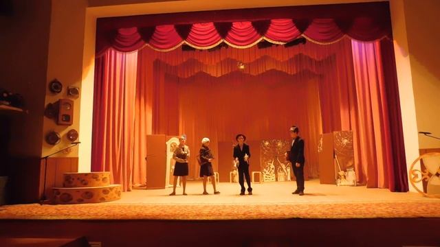 Народный театр "Радужная Фантазия" спектакль по сказке Е.Шварца "Сказка о потерянном времени" смотреть онлайн