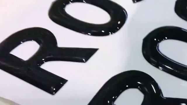 Процесс изготовления объемной наклейки.mp4