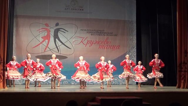 Образцовый ансамбль "Свирелька"(средняя группа)11-13 лет "Варенька" смотреть онлайн