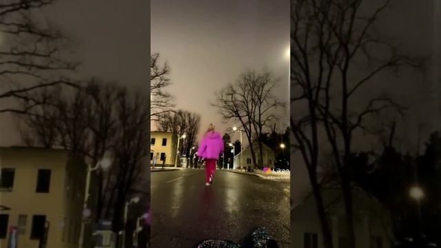 надела чистые и белые носки и испачкала смотреть онлайн