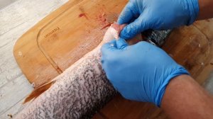 АККУРАТНО И БЫСТРО СНИМАЕМ ШКУРУ С ЩУКИ