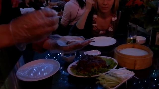 как правильно есть утку по-пекински смотреть онлайн