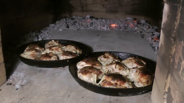 Куриные бёдрышки в русской печке! смотреть онлайн