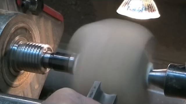 Draaien van houten bol - Turning a wooden Sphere смотреть онлайн