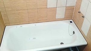 Щель между ванной и стеной - решение проблемы.