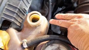 Вот как можно  выгнать воздушную пробку с системы охлаждения. Чтобы лучше грела печка.Опель Вектра