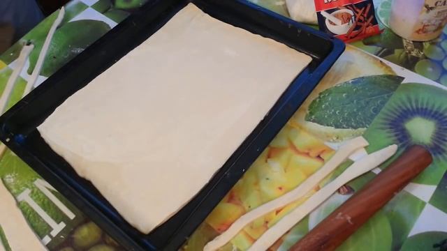 Яблочный пирог из слоеного теста от Ивана! смотреть онлайн