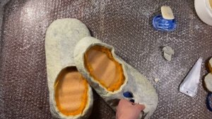 Как украсить валяные тапочки?