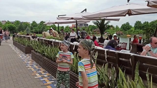 НЕМЕЦКАЯ ДЕРЕВНЯ В КРАСНОДАРЕ. САМЫЙ КРАСИВЫЙ РАЙОН. + ОБЗОР РЕСТОРАНА смотреть онлайн