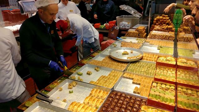 HAFIZ MUSTAFA 1864 (Turkish Delights, Baklavas, Rock Candy) 4K UHD #streetfood   #turkishstreetfood