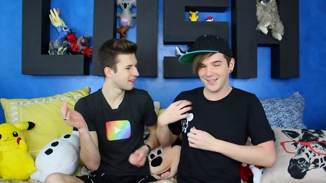 BOYFRIENDS PLAY WITH DIRTY DICE смотреть онлайн