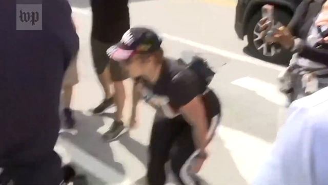 Man arrested after stepping in front of Trump motorcade смотреть онлайн