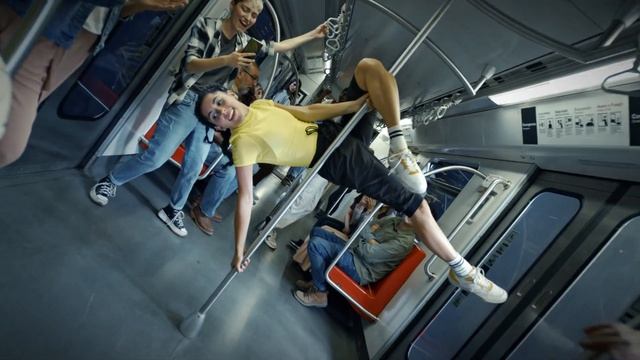 Galaxy S22 Series: Official Introduction Film | Samsung смотреть онлайн