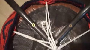 3 способа как закрепить вязаную сидушку( чехол) на табурет.