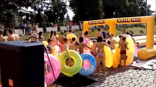 VLOG: Костя спускается с огромной водной горки Вотер Хилл/ Kostya down the water slides Water Hill смотреть онлайн