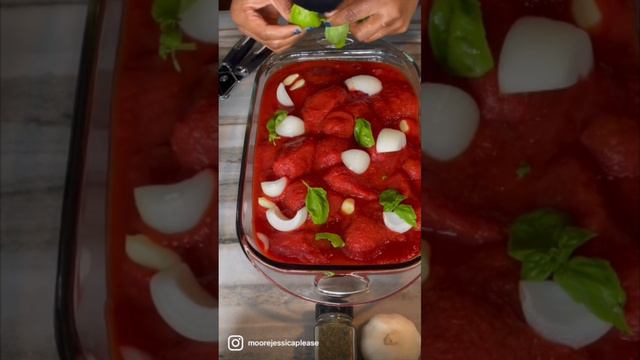 How to make pasta sauce. Home made tomato sauce with veggies added! смотреть онлайн