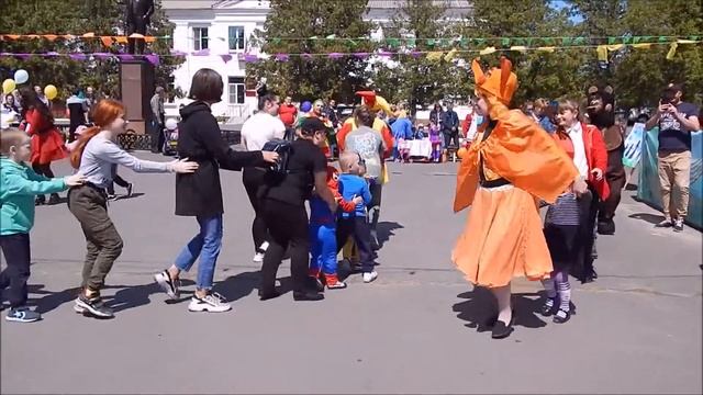 Парад детских колясок в Горшечном смотреть онлайн