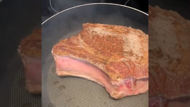 Стейк на сковороде смотреть онлайн