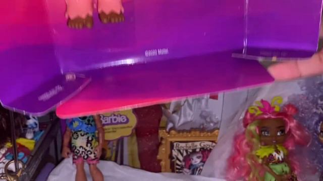 Ruly & Rockelle Cave Club Unboxing смотреть онлайн