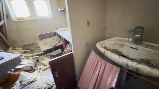 URBEX | Explored The Most Steeply Leaning Shipwreck In The Mediterrranean Sea, Edro III