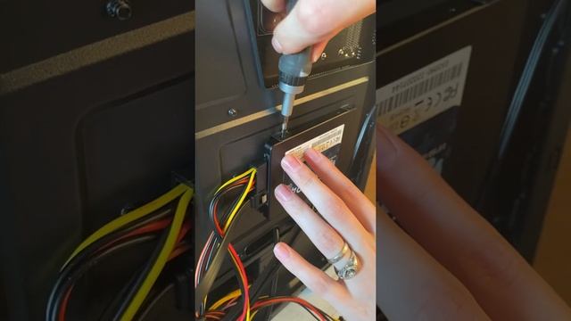 Как установить SSD-диск в компьютер смотреть онлайн