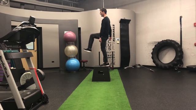 Box Step-Up Exercise смотреть онлайн