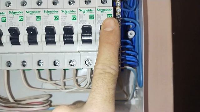 Установка розеток. Доработка прежнего объекта. Работа электрика. смотреть онлайн