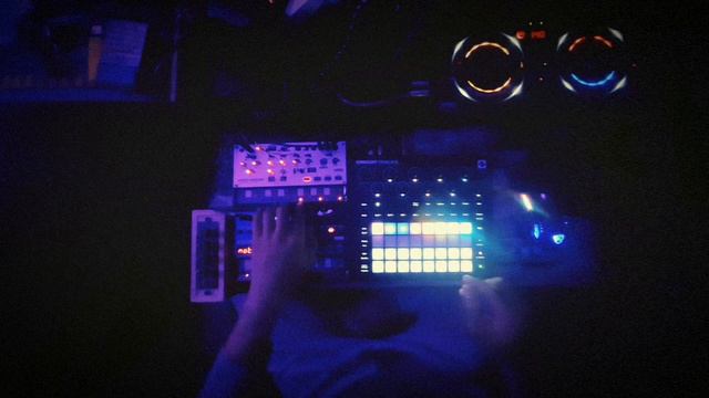 Dawless jam : day 10 ( novation circuit tracks - korg volca modular ) смотреть онлайн