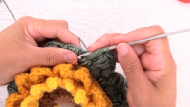 Mira lo Fácil que es tejer cuadro de flores con hojas a Crochet смотреть онлайн