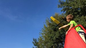 Распаковка самолета из пенопласта, сборка и первый запуск