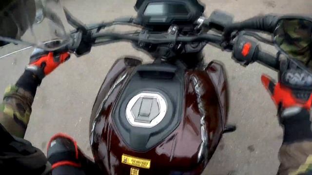Первый раз на ДЖИМХАНЕ / Первое падение?!/ Bajaj Dominar 400 смотреть онлайн