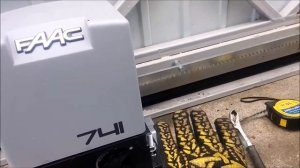 Установка крепление стальной зубчатой рейки откатных ворот