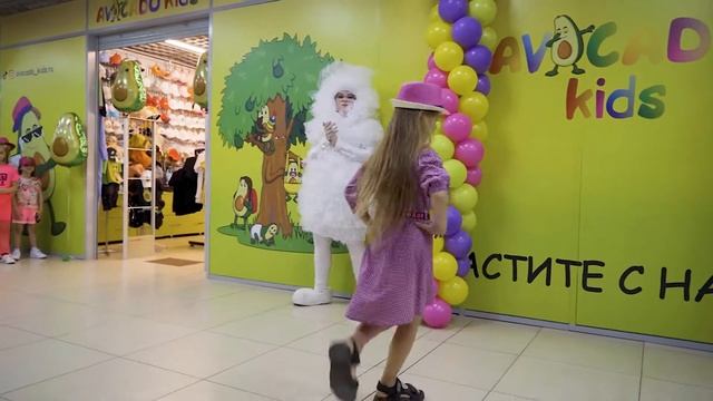 Второй показ продюсерского центра Совершенство на открытии магазина смотреть онлайн