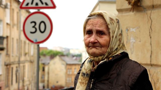 Ты всего лишь домработница, прислуга... И ты будешь делать всё что я захочу, иначе будешь уволена.. смотреть онлайн