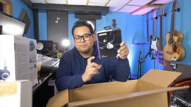 Unboxing Audifonos ATH-M50 y Shure SE425 смотреть онлайн