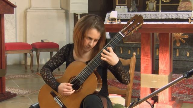 Isabella Selder plays Rossiniana No-1.1 by Mauro Giuliani смотреть онлайн