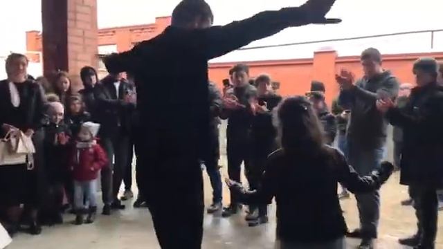 Свадьба. Танец брата и сестры смотреть онлайн