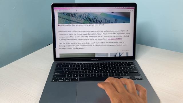 MacBook Air M1 MacOS Monterey How to use Trackpad Gestures?All Explained! смотреть онлайн