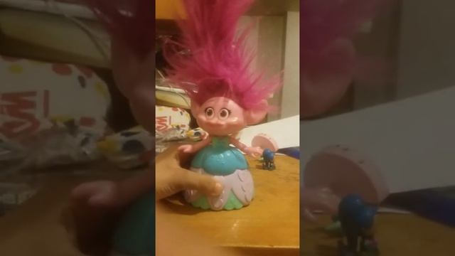 Trolls holiday: love train music video смотреть онлайн