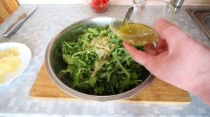 Салат с рукколой и помидорами черри