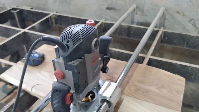 Каретка на фрезер для выравнивания слэбов, рейсмус из фрезера.столрека #epoxytable #эпоксиднаясмол смотреть онлайн