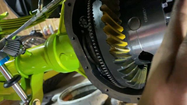 REGEARING MY F250 REAR AXLE | STERLING 10.5 IN DEPTH | PART 2 смотреть онлайн