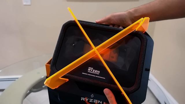 AMD 2nd Gen Ryzen Threadripper 32-Core Unboxed And Ready To Rock! смотреть онлайн