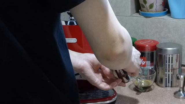 The making of Lonely Latte (獨孤拿鐵) from Delonghi ECO 310 смотреть онлайн