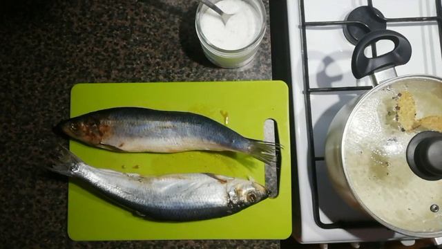 "Божественная" селёдочка. Лучший рецепт засолки селёдки. Самая вкусная,нежная сельдь. Эконом меню) смотреть онлайн
