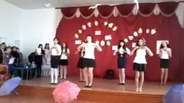 Танец 7 а класса на осенний бал РОЛИ ПОЛИ ! смотреть онлайн